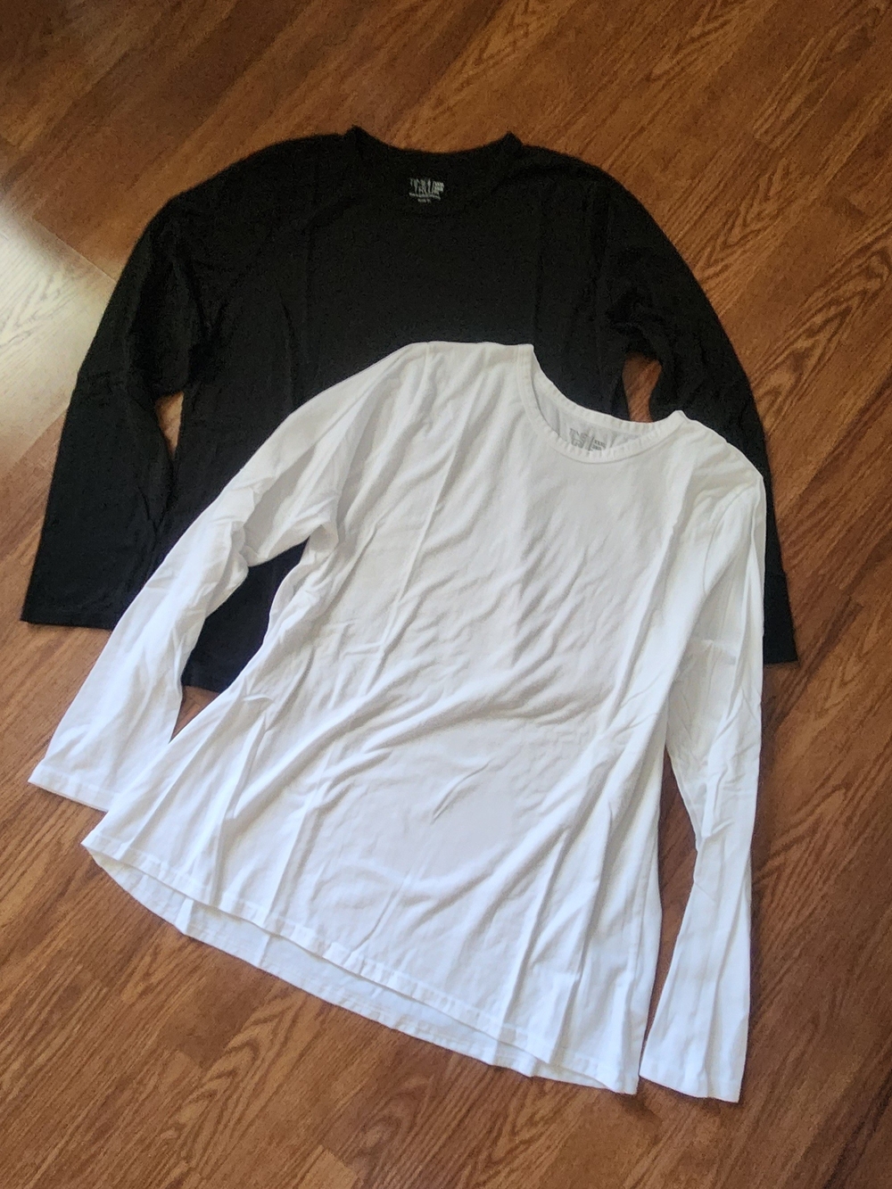 Time and Tru Women’s Long Sleeve Tee - Black & White